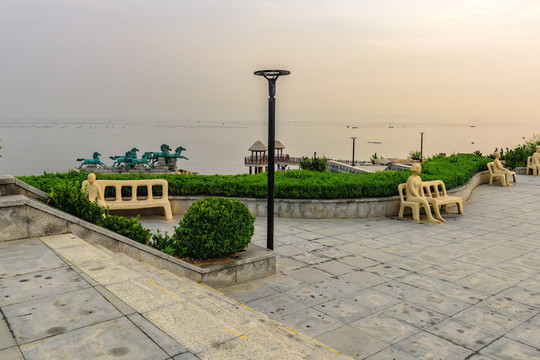 養(yǎng)馬島白馬廣場(chǎng)