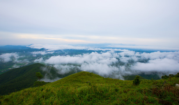 高山云海 雨后云霧