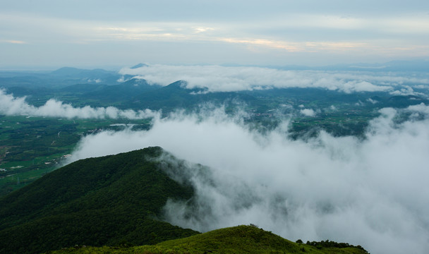 高山云海 雨后云霧