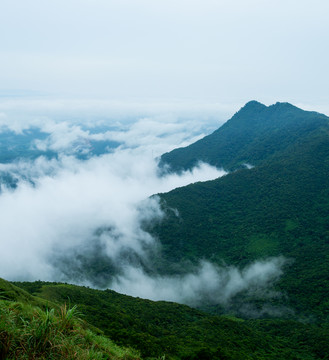 高山云海 雨后云霧