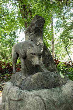 南湖公園狗雕塑