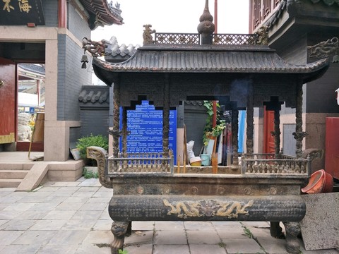 寺院香爐