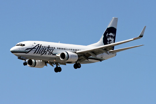 美國(guó)阿拉斯加航空 飛機(jī)降落