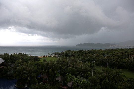 雨中海棠灣 三亞