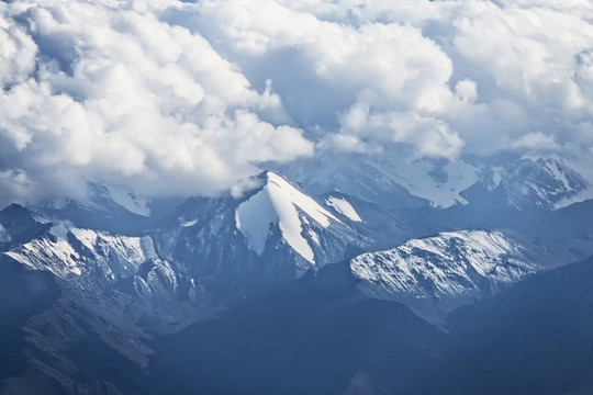天山云海雪峰