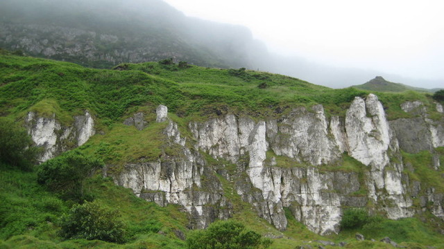霧中的安特里姆海岸