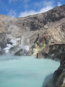白冰島火山口湖