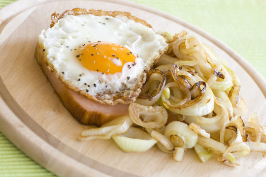 肉餅和炒嗎？stziebeln