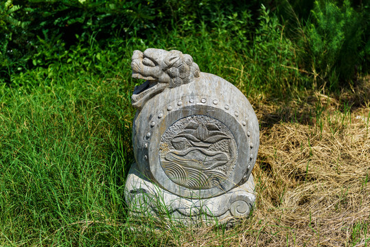 獸頭鼓形垃圾桶