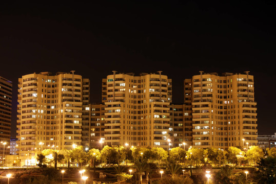 摩天大樓在夜晚