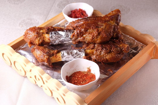 生烤小羊腿