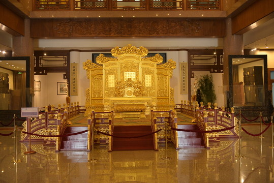 仿乾清宮皇帝寶座