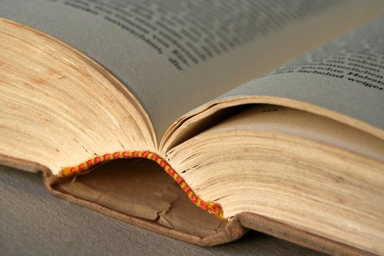 一本打開的書
