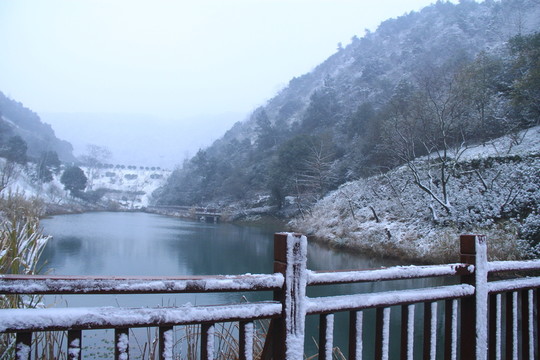 長沙梅溪湖桃花嶺雪景