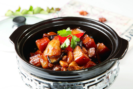 土豆茄子鹵肉