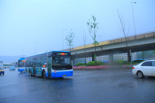 傾盆大雨