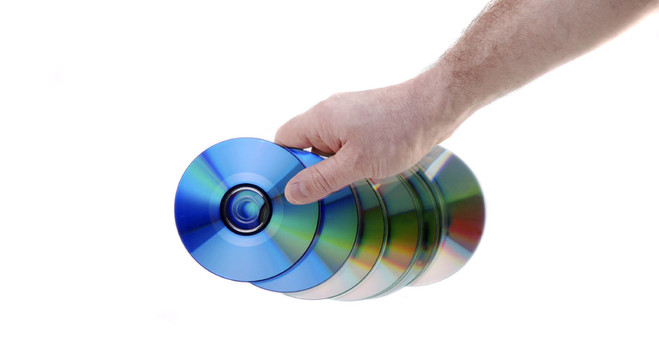 手拿著DVD