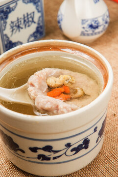 菊花枸杞肉餅湯