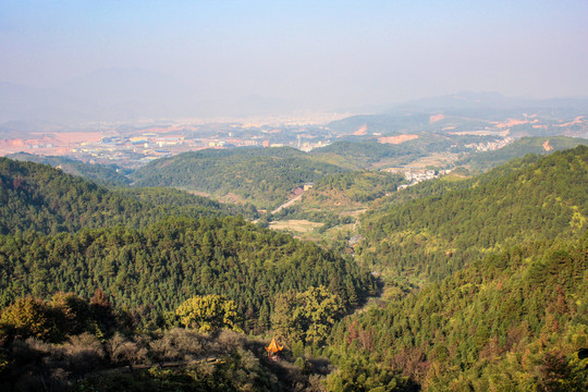 梅嶺遠(yuǎn)眺