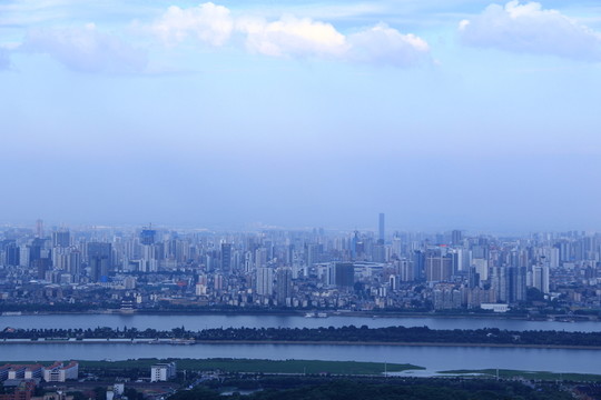 岳麓山頂看長沙