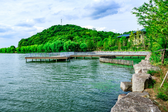 湖邊觀景棧橋