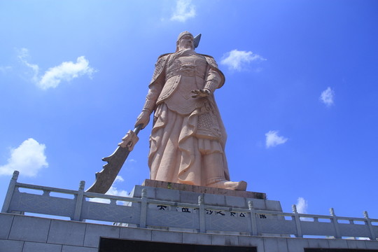 關(guān)山古鎮(zhèn)關(guān)公石像