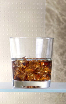玻璃酒杯