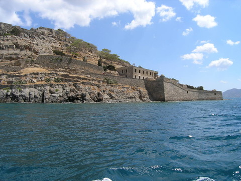 巖石島史賓納隆加島