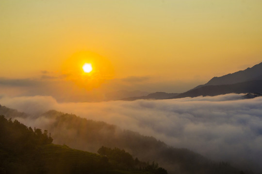 大圍山日出云海