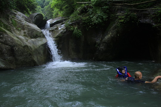 游泳溺水救水
