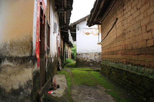 古村深巷