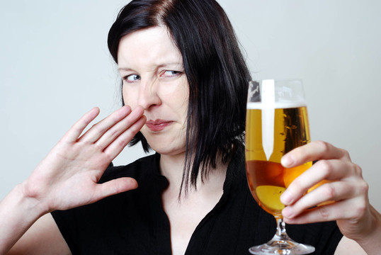 女人和啤酒