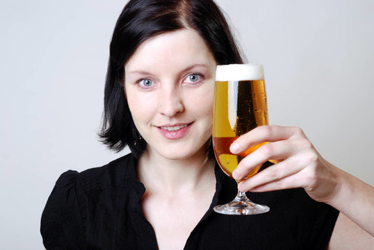 女人和啤酒