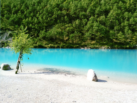 青山藍(lán)水白沙