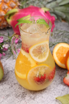 滿杯橙汁