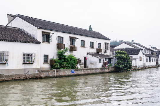 沿河民居