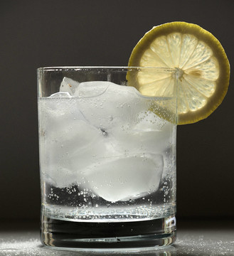 玻璃酒杯