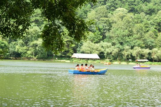 黔靈山公園 湖面游船