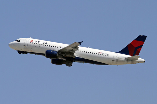 美國(guó)達(dá)美航空 飛機(jī)起飛