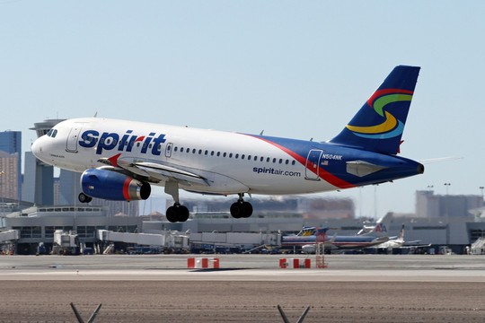 美國精神航空 飛機降落