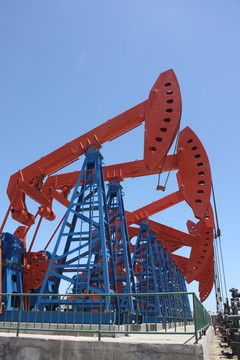 抽油機(jī)