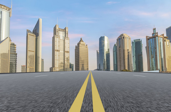 城市道路建筑和天際線