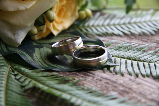 結(jié)婚戒指和新娘花束