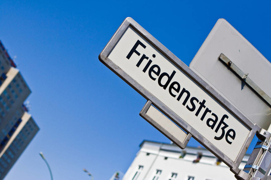 路牌friedensstra？E