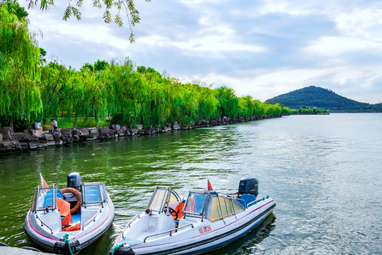 快艇 游船 湖面 湖水 湖