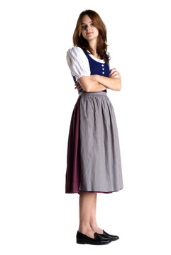 雙臂交叉的女子