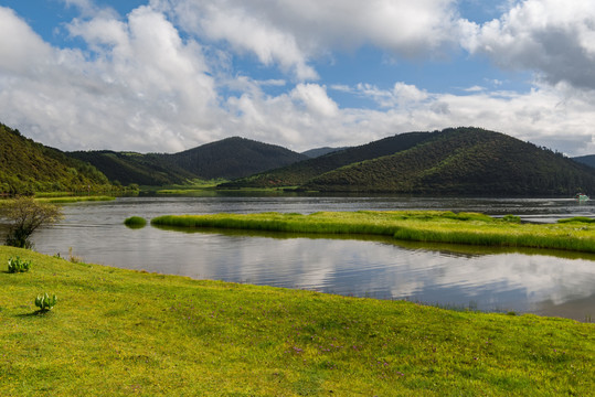 香格里拉屬都湖