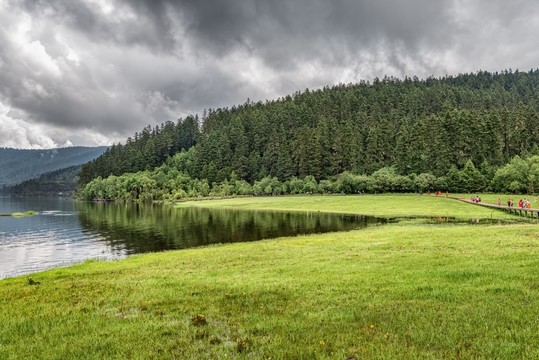 香格里拉屬都湖