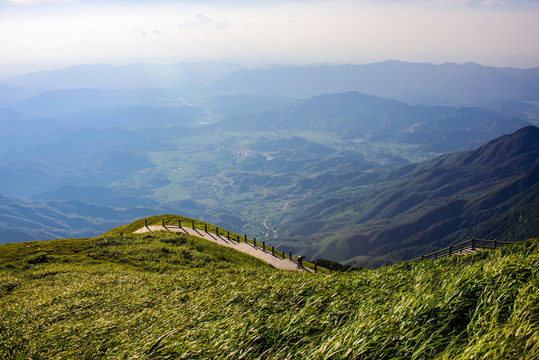 武功山遠(yuǎn)眺