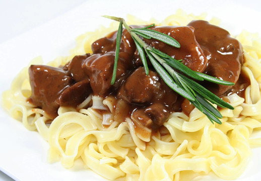 鹿肉燉牛肉面食迷迭香